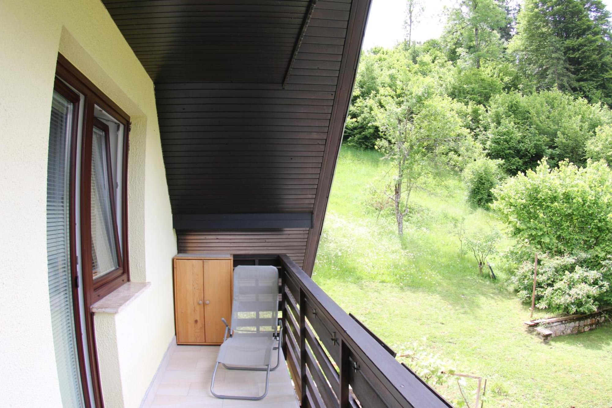 Aparthouse *